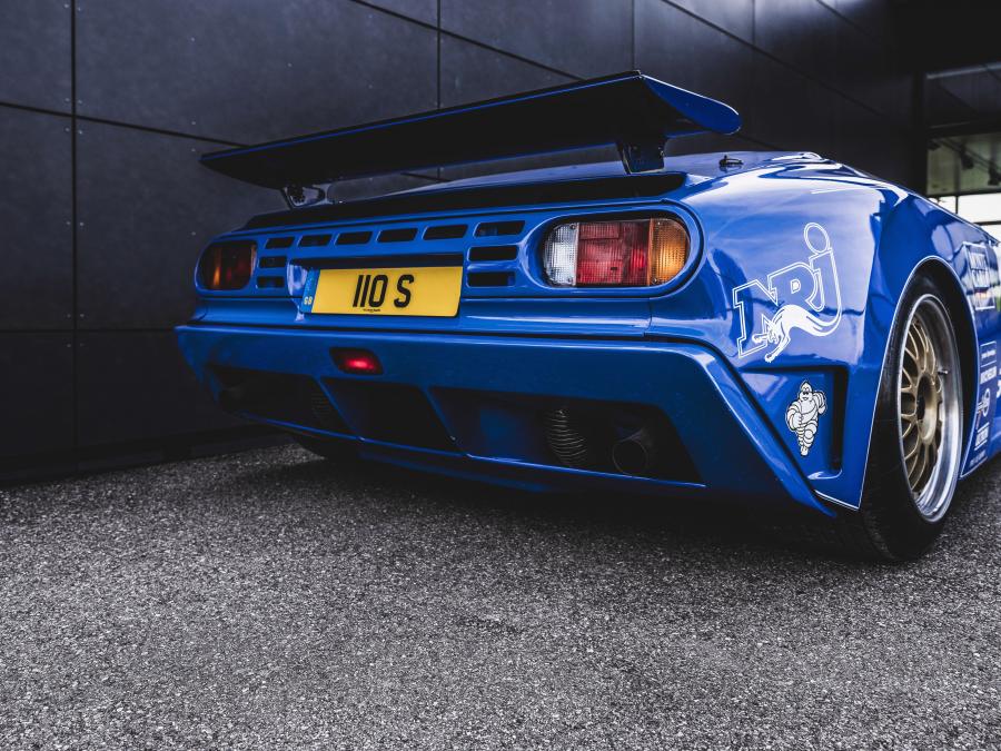  Bugatti EB110 SS LM 1994 года  (фото 8 из 30)